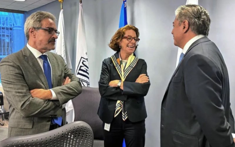 Figueroa presentó al Banco Mundial los proyectos para pavimentar rutas escénicas
