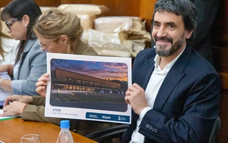 Nueva terminal, pavimento a Chapelco, Lolog, Meliquina y Hua Hum